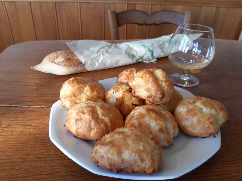 Gougères red